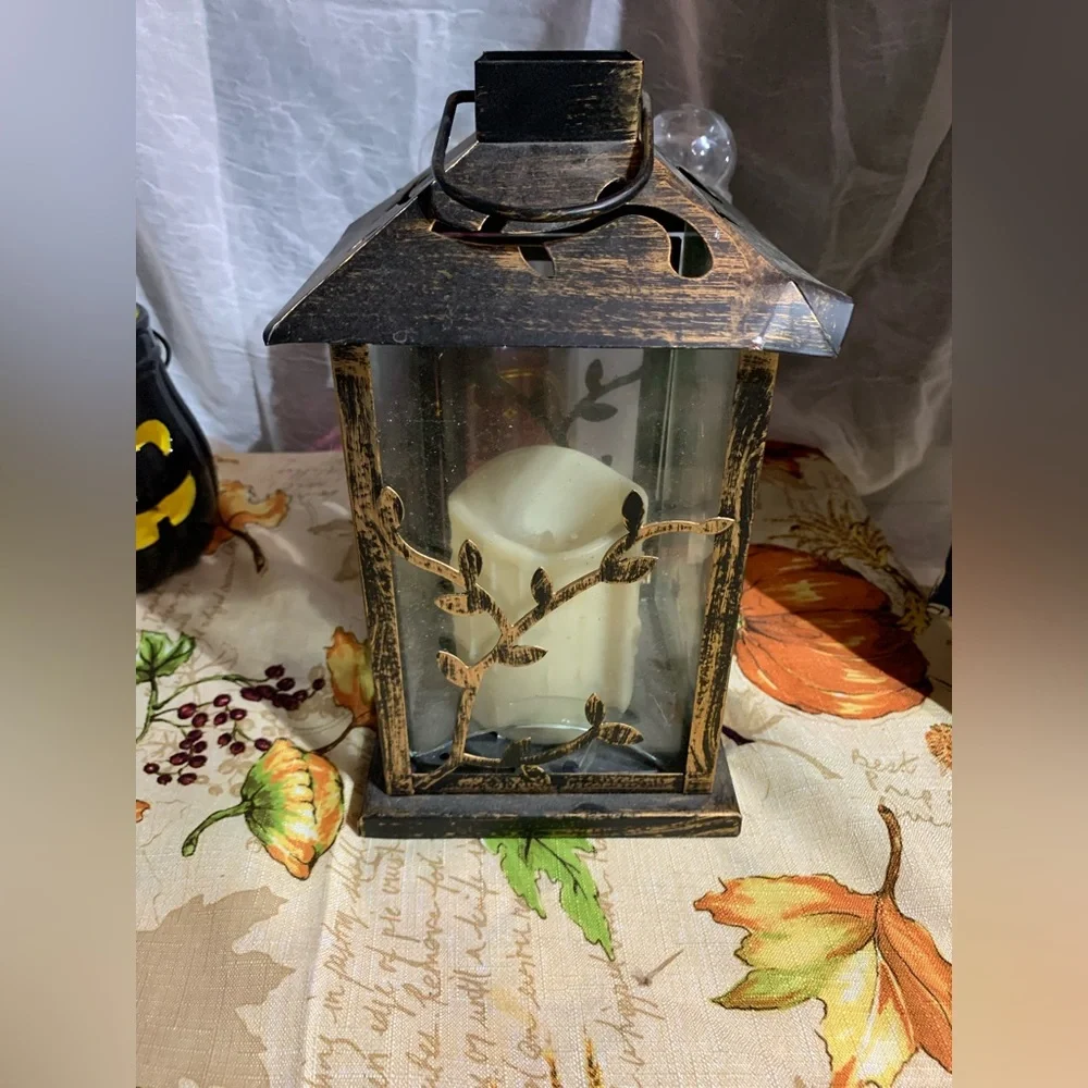 Lantern - Picture 5 of 10